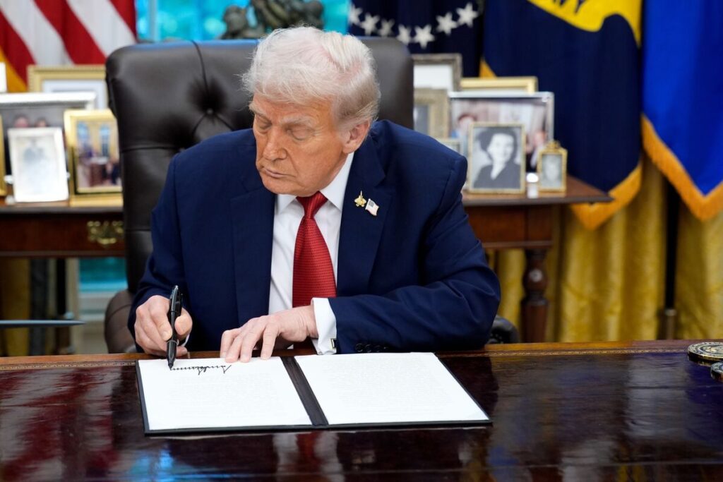 トランプ米政権、輸入大型トラックに25%の関税発動へ－10月1日から - Bloomberg