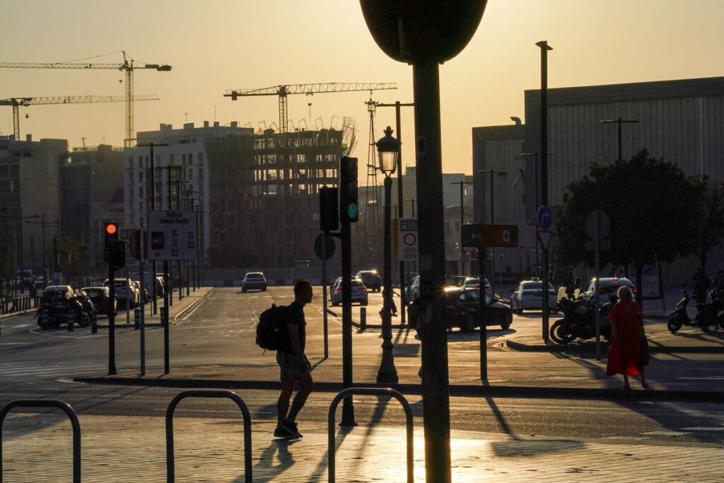 スペイン格付け、ムーディーズとフィッチが引き上げ－S&Pに続く - Bloomberg