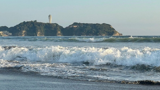 【速報】神奈川県藤沢市の鵠沼海岸沖で男性の遺体が見つかる　今月23日に江の島で釣りをしていて海に転落し行方不明になった男性か　警察は今後身元の確認を進める方針　