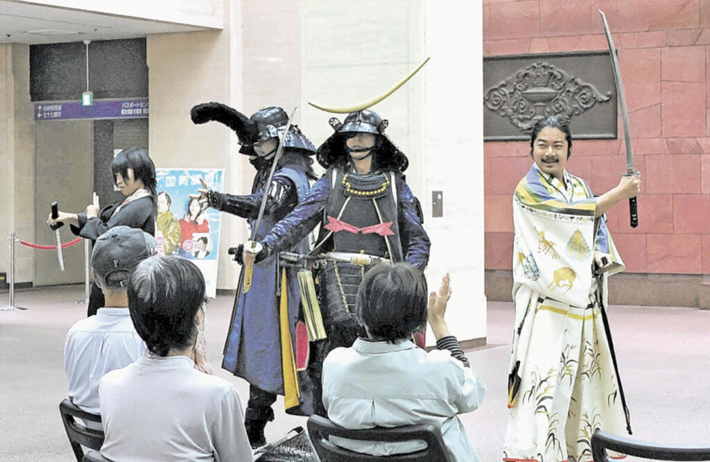 「伊達武将隊」が国勢調査への協力呼びかけ 宮城県庁 - 河北新報オンライン