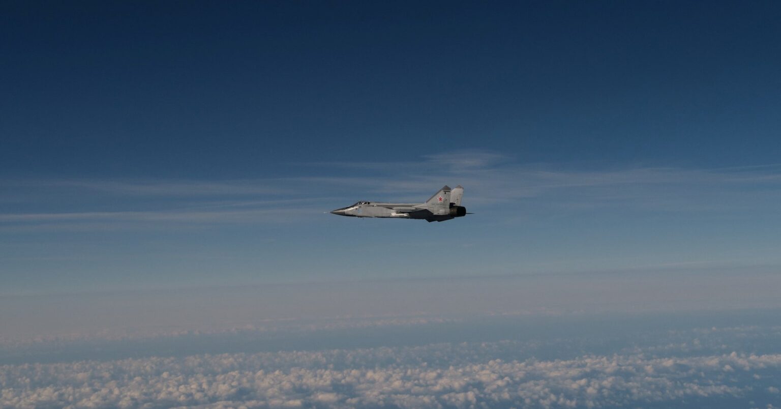 英外相「直接武力衝突のリスク」、ＮＡＴＯ領空侵犯巡る安保理協議 | ロイター