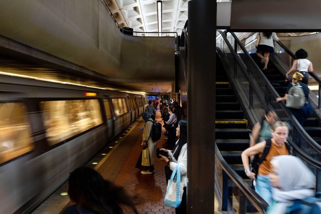 【焦点】9月の米雇用者数は低調見通し－労働市場の軟化続く公算 - Bloomberg