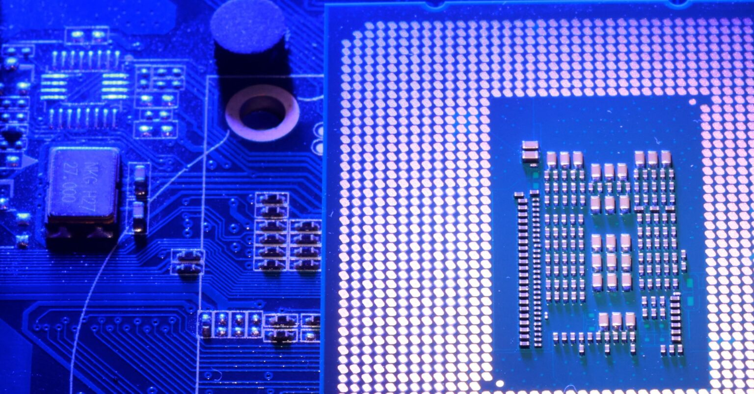 米政権、電子機器への関税検討 税率は半導体量に比例=関係者 | ロイター 米政権、電子機器への関税検討 税率は半導体量に比例=関係者 | ロイター