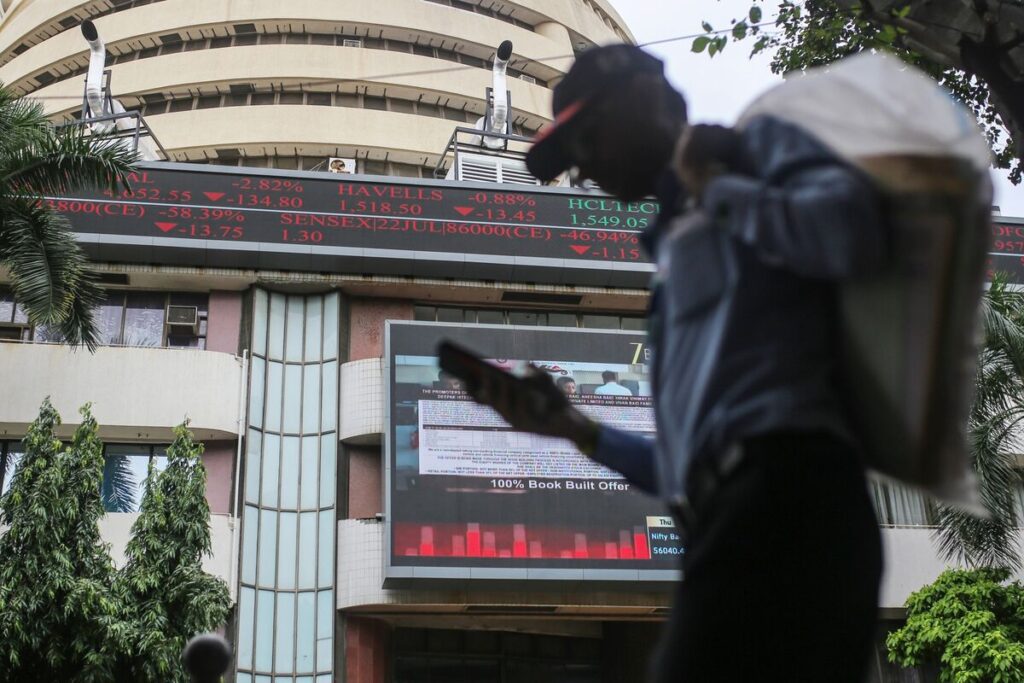 インド株市場、今年の海外マネー流出が過去最大規模となる見通し - Bloomberg