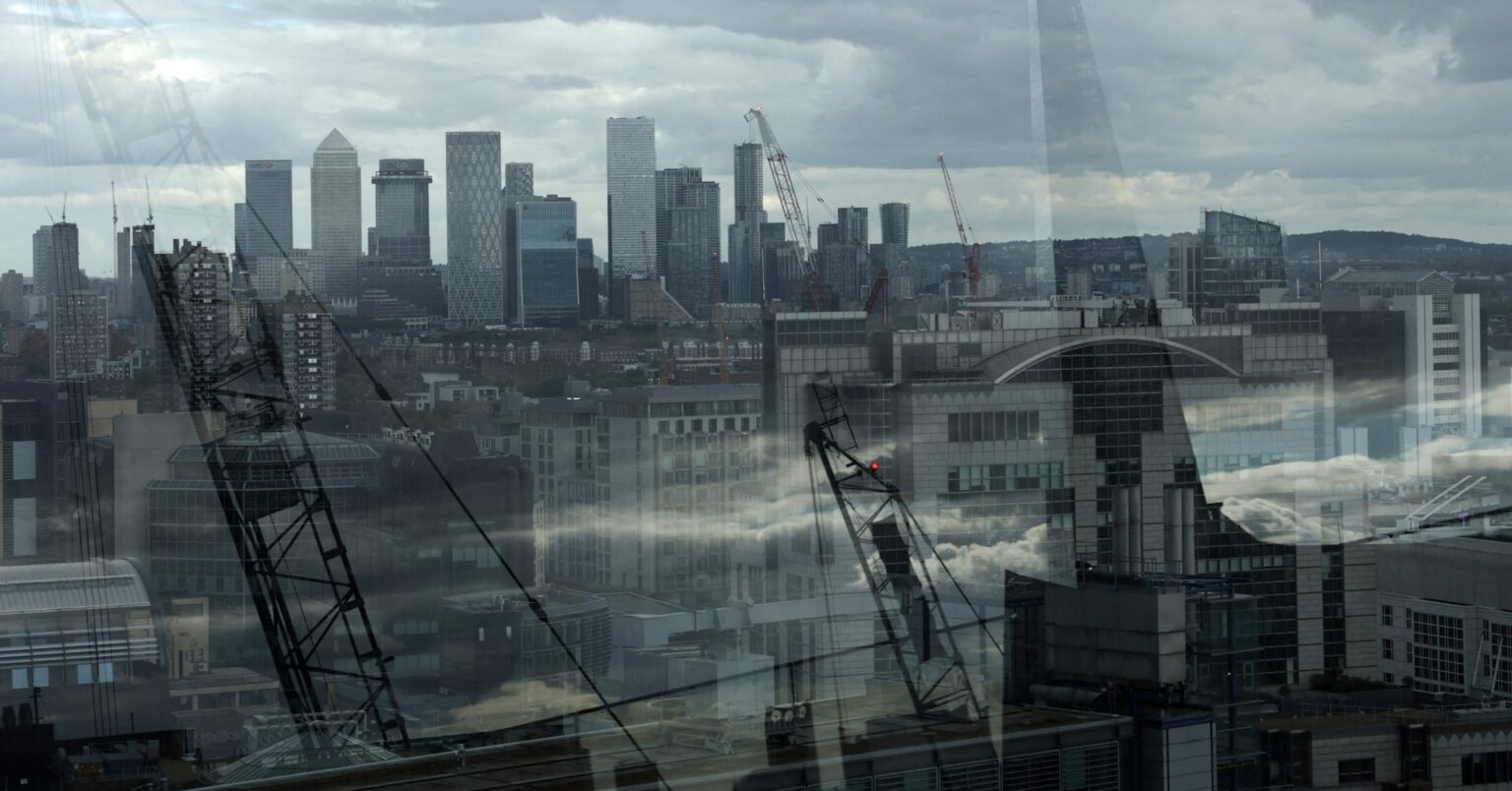 英ＧＤＰ、第2四半期確報は0.3％増　経常赤字は拡大 | ロイター