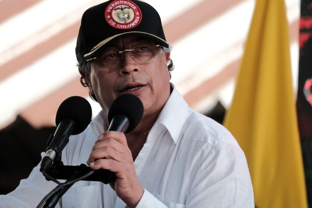 コロンビア大統領、米国とのFTA見直しも－ビザ取り消しに反発 - Bloomberg