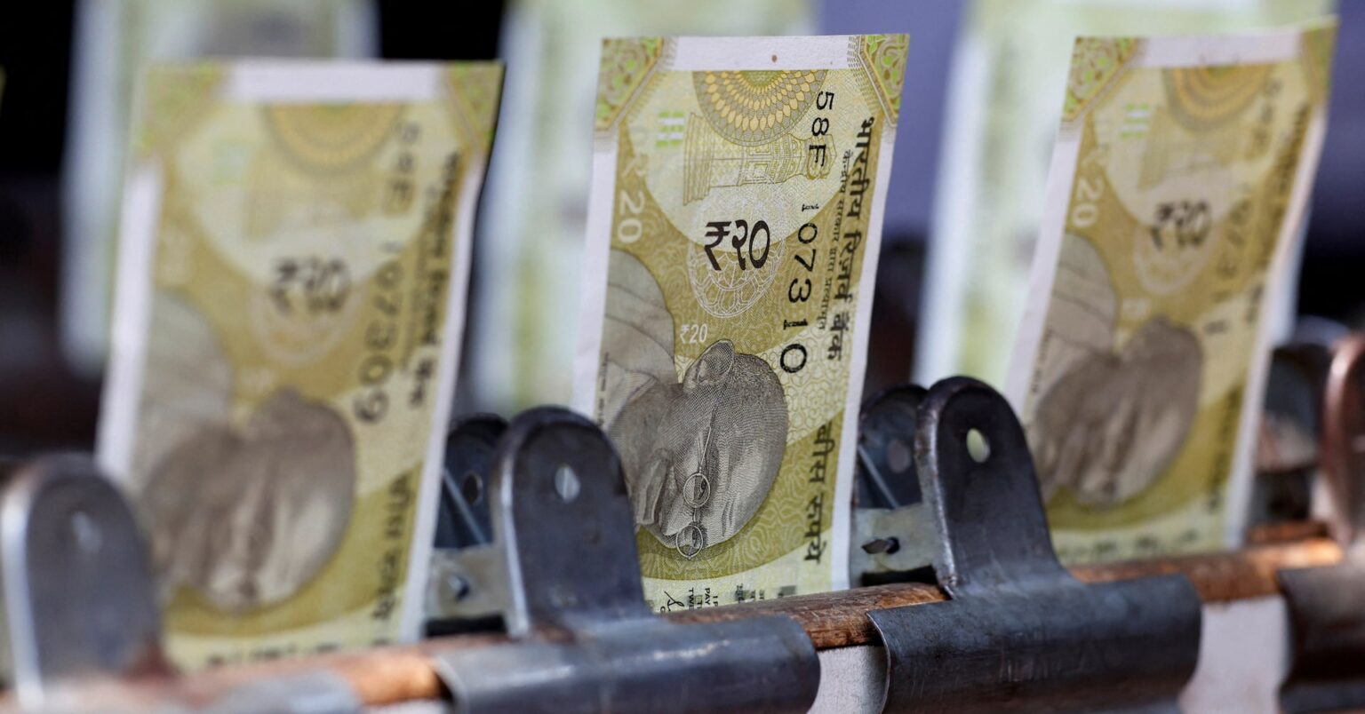 インドルピーが史上最安値更新、米との貿易摩擦で　中銀は介入継続 | ロイター