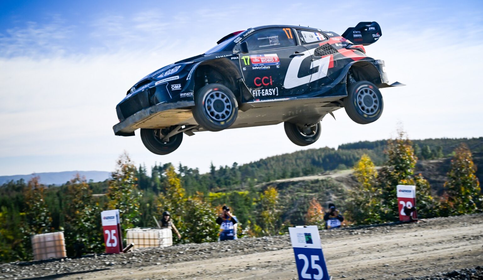 WRCチリ：トヨタのセバスチャン・オジエが連勝。11秒差でエルフィン・エバンスが続き、トヨタが1-2フィニッシュ – RALLYPLUS.NET ラリープラス