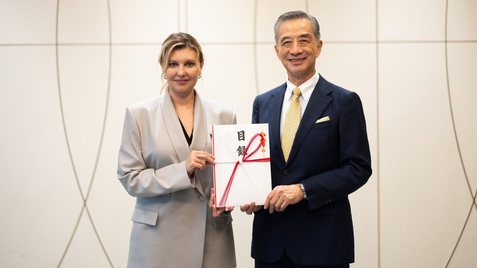 ウクライナの「オレーナ・ゼレンシカ財団」へ２億円の寄付オデーサ市の子どもたちにはパソコン300台を寄贈 | プレスリリース | ニュース