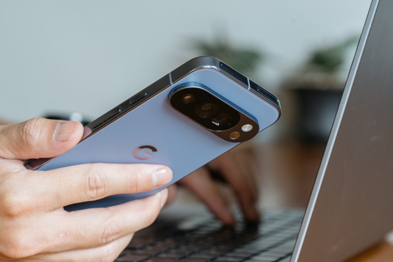 写真機能も手取り足取り、今もっともAIをフレンドリーに使えるスマホ 『Google Pixel 10 Pro』徹底レビュー|Real Sound|リアルサウンド テック 『Google Pixel 10 Pro』レビュー