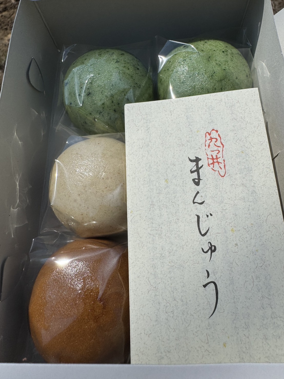 DeNA中川颯おすすめの九つ井の渋谷社長にお土産でいただいたそばまんじゅう（撮影・小早川宗一郎）