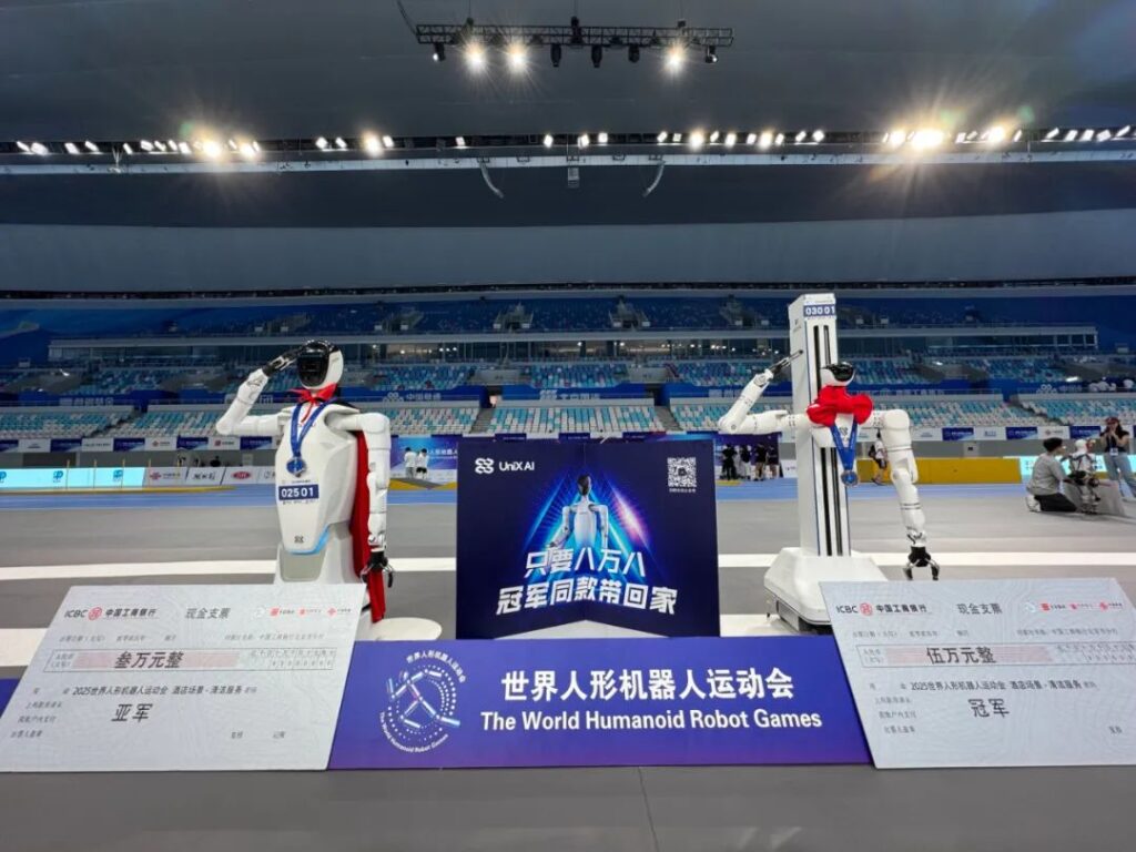 “踊らずに掃除で勝つ” 中国発人型ロボット「Unix AI」、世界競技大会で金メダル | 36Kr Japan
