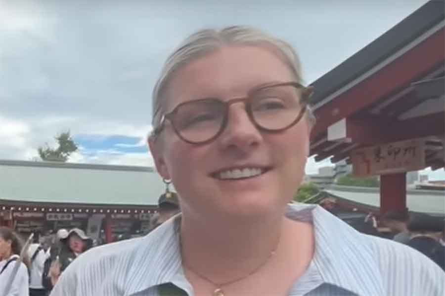 一緒に旅行を楽しむソフィアさん（スクリーンショット）