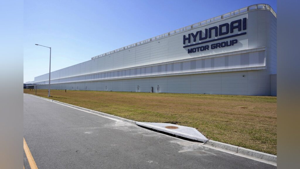 アメリカのＥＶ向け電池工場で韓国人３００人以上拘束…トランプ氏「不法移民」、韓国外相「憂慮大きい」 - 読売新聞オンライン