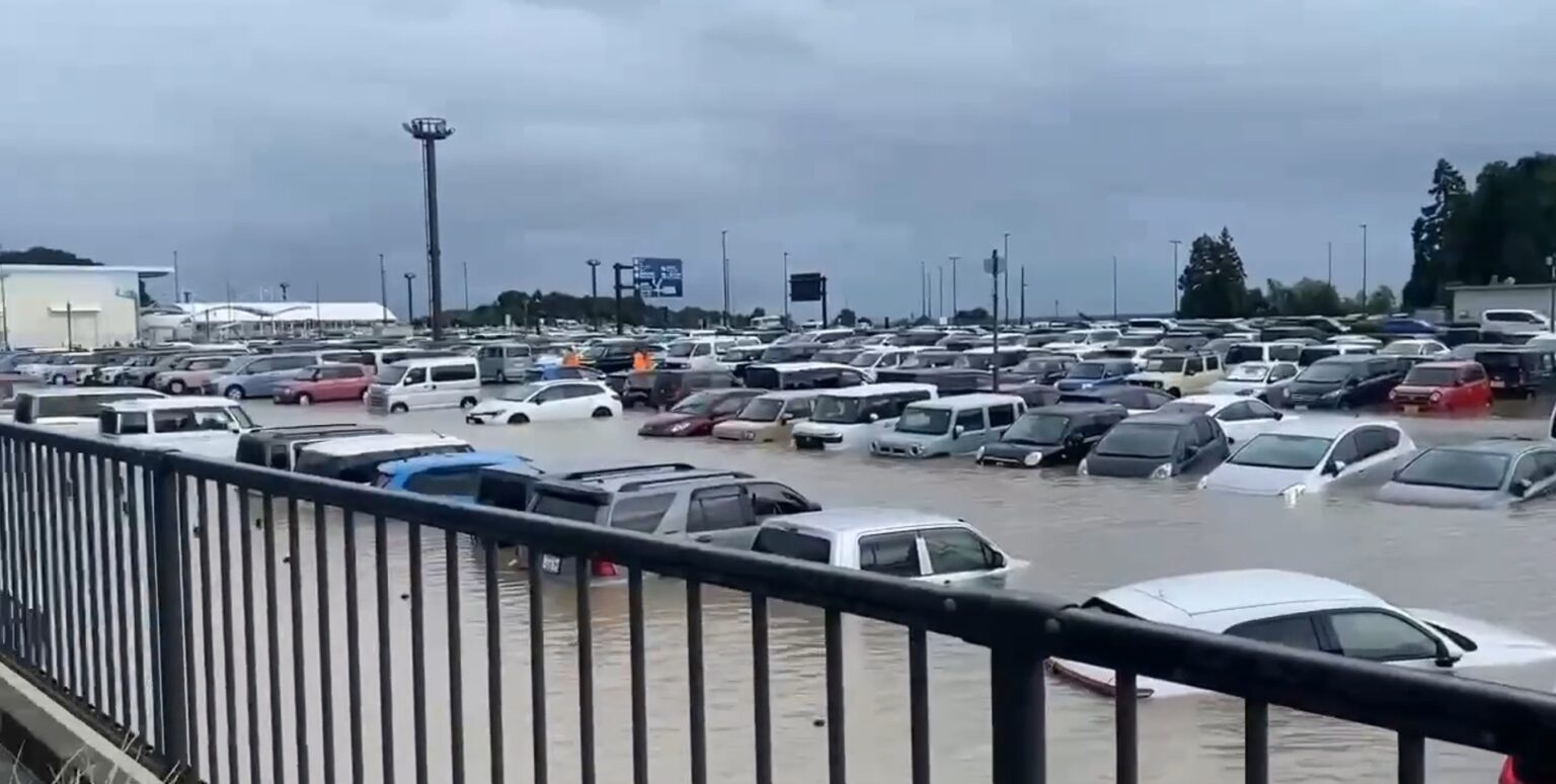 なぜ“山の上の駐車場”で車「水没」？ SNS話題の静岡空港、その答えは？保障は？…現地を訪ねた【台風15号】（静岡新聞DIGITAL） - Yahoo!ニュース