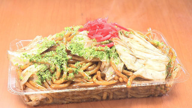 『オモウマイ店』昼2時間だけ営業の“焼きそば屋”　こだわりの“やきそば”（450円）　3段階のソースで完成 | ORICON NEWS | 国内海外のニュース