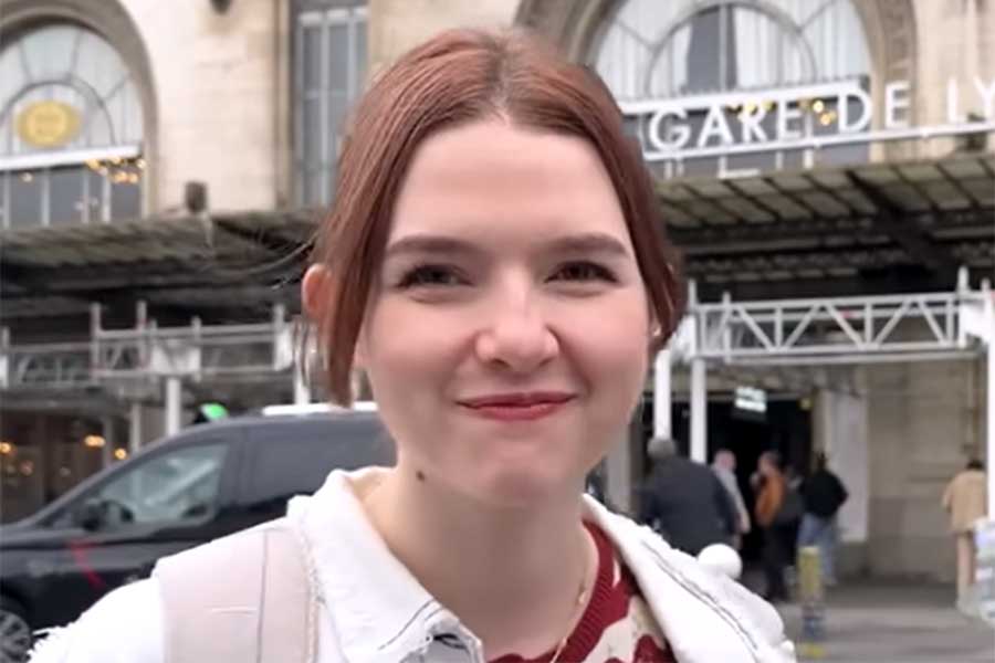 フランス人YouTuberのアマンディーヌさん（スクリーンショット）