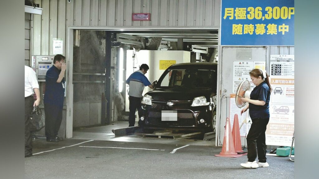 女児乗ったベビーカー、立体駐車場の扉閉まり台座回転して隙間から転落…頭蓋骨骨折など重傷 - 読売新聞オンライン