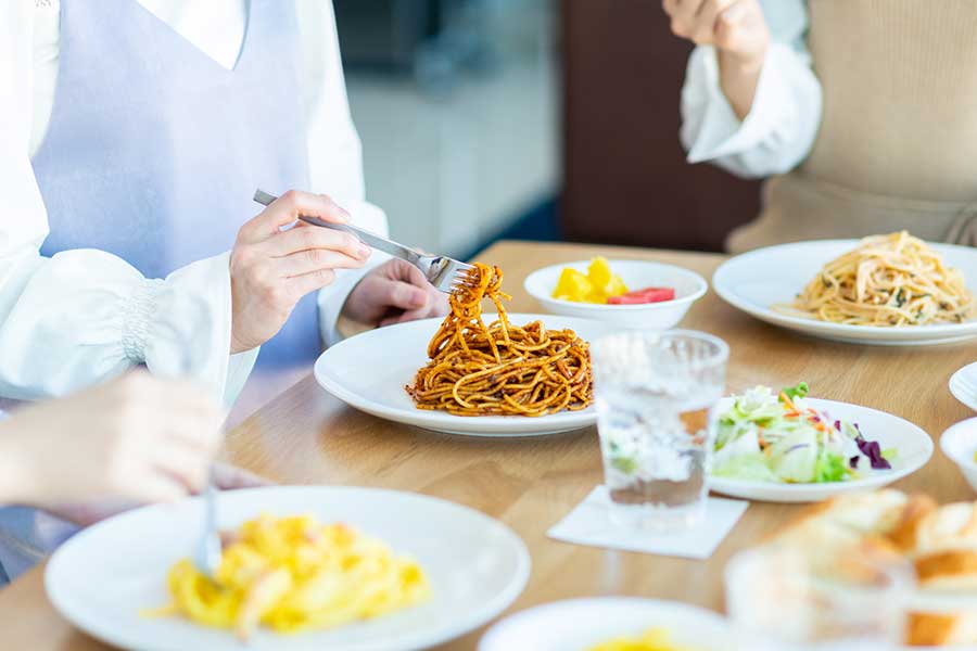 いろいろなメニューがそろう日本のファミリーレストラン（写真はイメージ）【写真：PIXTA】