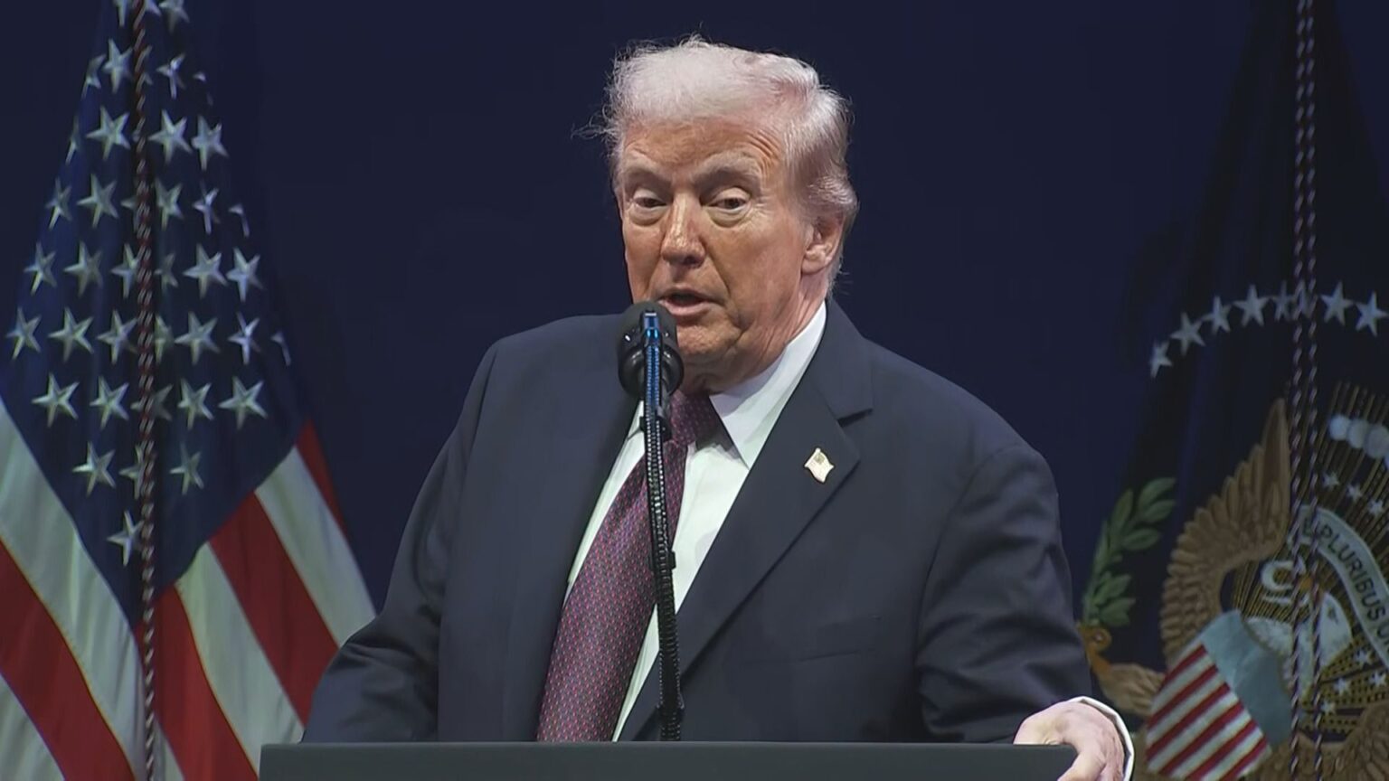 トランプ大統領　EUに“中国・インドへ最大100％の関税発動を”　ウクライナ侵攻続けるロシアへの圧力高める狙い　英「フィナンシャル・タイムズ」報道（TBS NEWS DIG Powered by JNN）