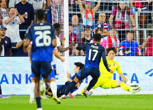 日本対米国　前半、ゴールを守るGK大迫（右）ら（撮影・垰建太）