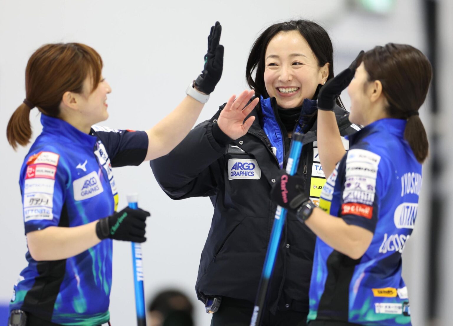 ミラノ五輪巡る日本代表決定戦が開幕 ロコ・ソラーレとフォルティウスが初戦 前半終えて３－２でロコがリード 藤沢好ショットから２点スチール成功（デイリースポーツ） - Yahoo!ニュース