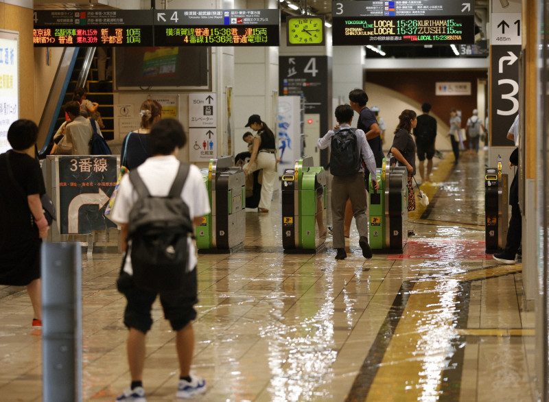 東京と神奈川で数年に1度の猛烈な雨 川氾濫 コンテナ倒れ1人死亡（毎日新聞） - Yahoo!ニュース