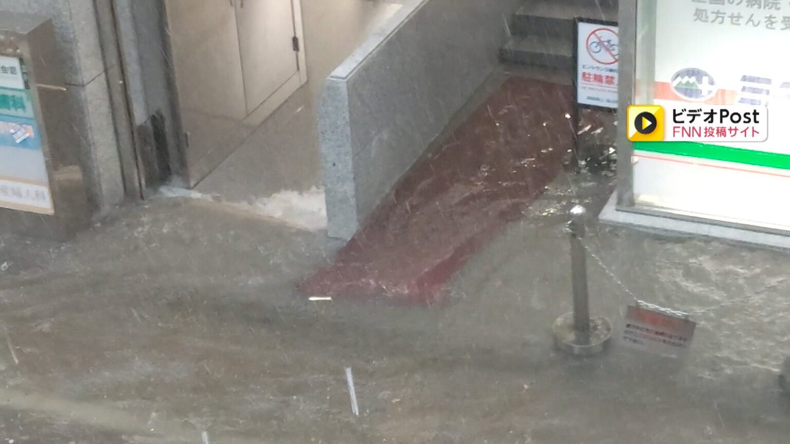 東京に記録的短時間大雨情報や緊急安全確保…台場は横殴りの雨で視界“真っ白”各地で道路冠水や雷鳴 「うお!」千葉・木更津で竜巻か（FNNプライムオンライン（フジテレビ系）） - Yahoo!ニュース - Yahoo!ニュース