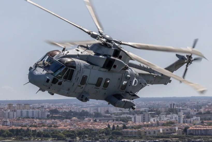 〈詳報〉なぜ？ 県への報告は5時間半後…飛行中の英軍ヘリ操縦席の窓（1.5m×2.5m）が落下、知事も念押し――そもそも、なぜ英軍ヘリが鹿児島に？ - 南日本新聞