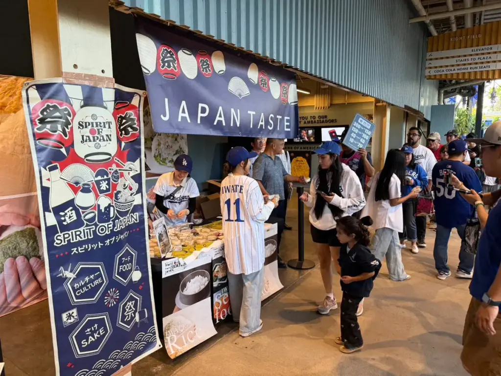 ドジャースタジアムで岩手米のおにぎり2000個配布　達増拓也知事も参加し大盛況 - スポニチ Sponichi Annex 野球