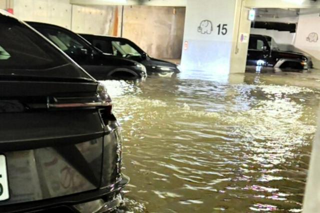 三重県四日市市に1時間123ミリの記録的大雨 車の浸水被害相次ぐ（朝日新聞） - Yahoo!ニュース