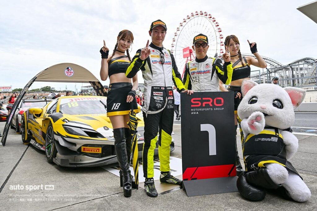 得意の“雨スリック”で逆転。AKITA／小林崇志組TEAM UPGARAGE with ACRがSROジャパンカップ第4ラウンド鈴鹿のレース1を制す（オートスポーツweb） - Yahoo!ニュース