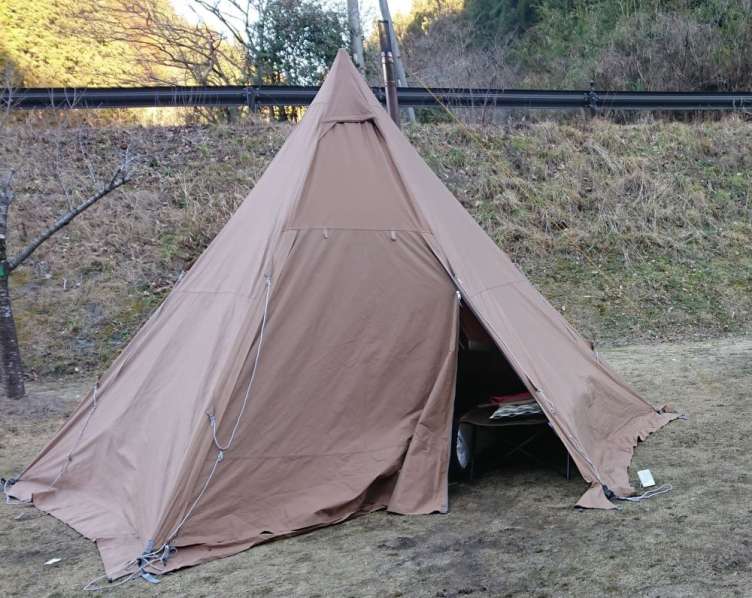 枯れ川に架かる橋の下。テント内から身元不明遺体――通行人から通報、毛布や寝袋も見つかる 鹿児島市桜島 - 南日本新聞