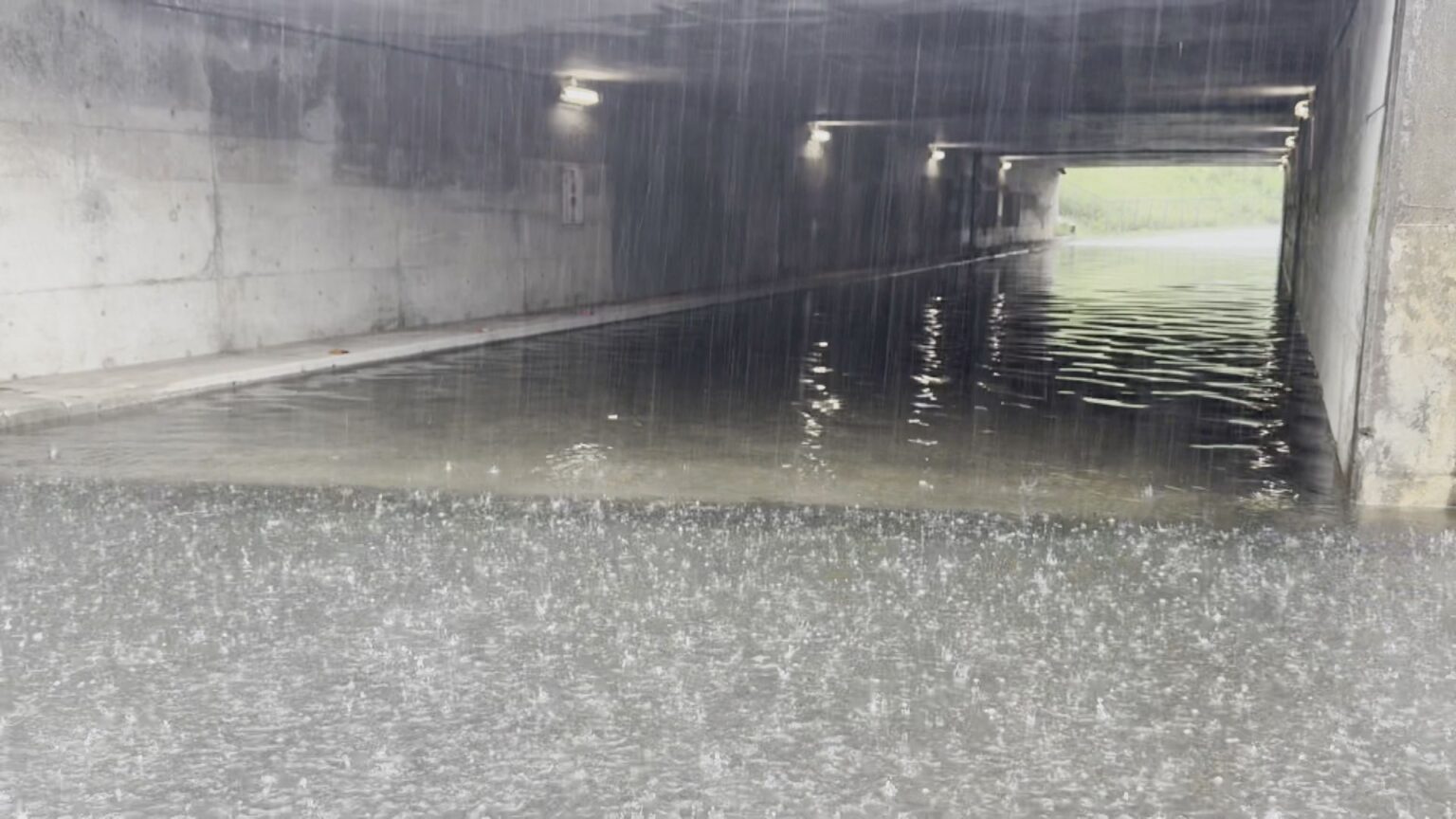 富山県内に大雨警報、滑川市の沖田川が一時避難判断水位超え 土砂災害・低地浸水に警戒必要（FNNプライムオンライン） - Yahoo!ニュース - Yahoo!ニュース