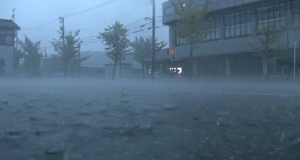 石川県内で非常に激しい雨 白山白川郷ホワイトロードが終日通行止め JR七尾線も落雷で一時運転見合わせ（MRO北陸放送） - Yahoo!ニュース
