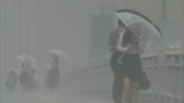 「傘が役に立たない」ほどの激しい雨…秋雨前線活発化で島根西部に一時大雨警報 土砂災害や落雷などに注意（TSKさんいん中央テレビ） - Yahoo!ニュース - Yahoo!ニュース