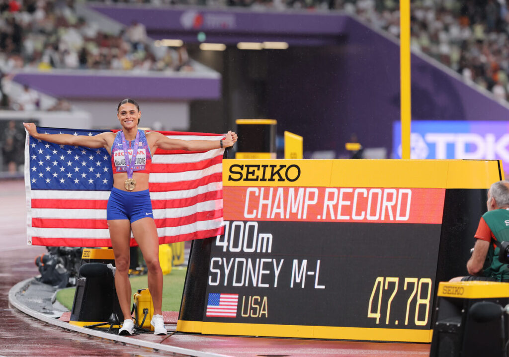 女子４００メートル決勝を制したマクラフリンレブロニ（カメラ・山崎　賢人）