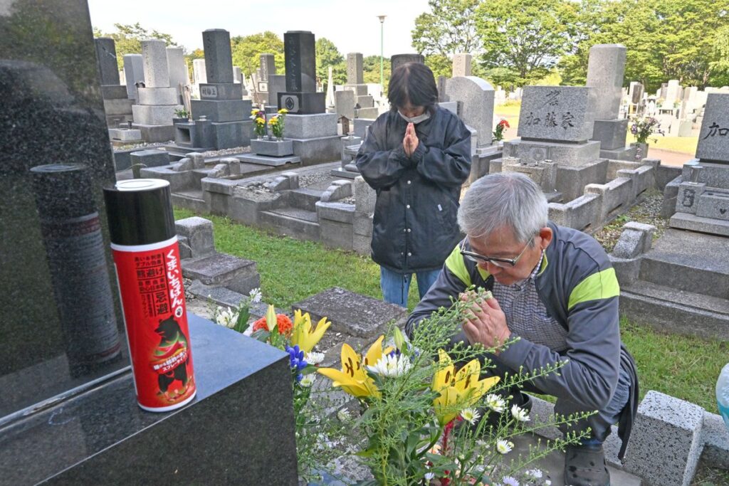 秋彼岸 青森県内各地で夏日 クマ撃退スプレー持参の参拝者も（Web東奥） - Yahoo!ニュース