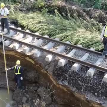 【土が流出し一部が宙に浮く線路】線状降水帯の爪痕残る…北海道東部のJR根室線_9月24日以降も特急を含む列車45本が運休... 復旧は少なくとも来週いっぱいまでかかる見通し（北海道ニュースUHB） - Yahoo!ニュース