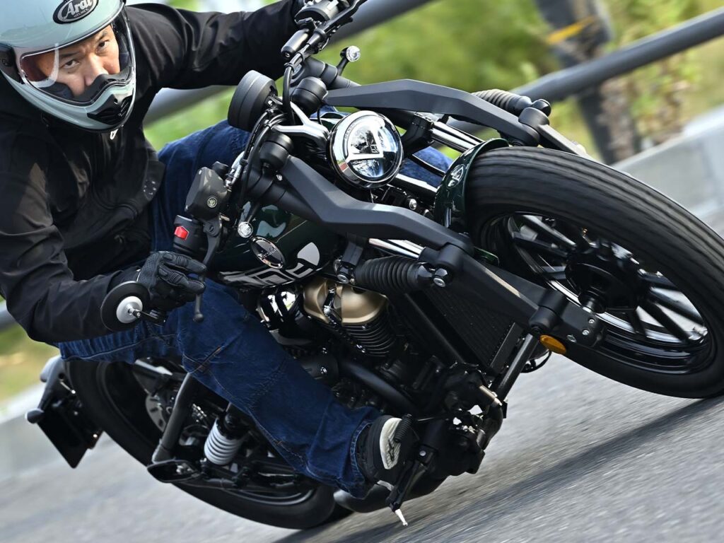 【試乗インプレッション】唯一無二のデザインを纏う中国からの刺客「Benda Napoleonbob 250」（WEBヤングマシン） - Yahoo!ニュース
