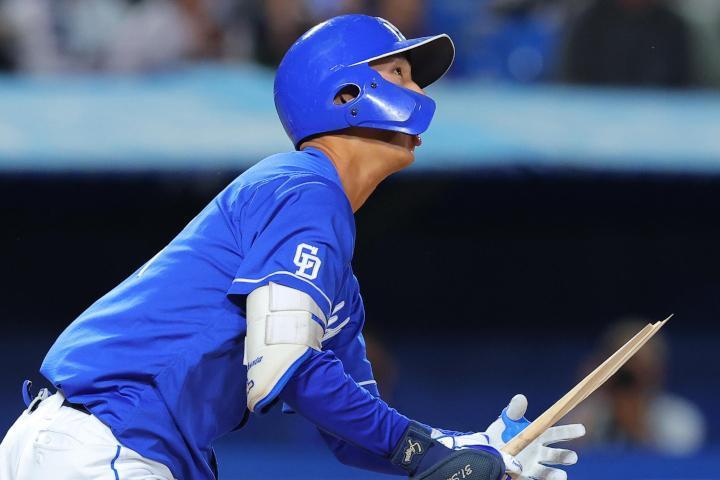 中日18歳内野手は「ドラゴンズの未来」プロ初スタメンでプロ初安打、豪快なフルスイングが話題「サード争い、楽しみすぎる」 - Yahoo!ニュース