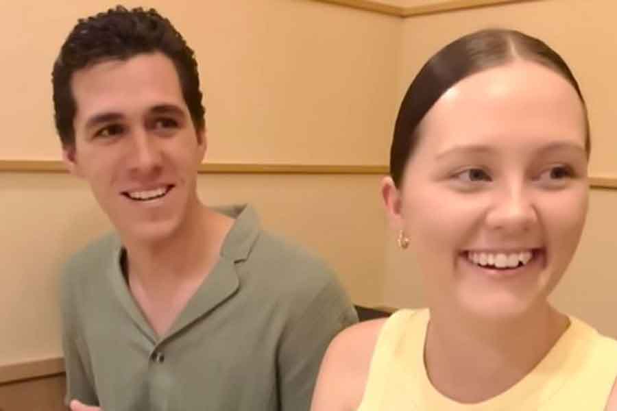 オーストラリアからやってきた、（左から）ジョージさんとクロエさん（スクリーンショット）