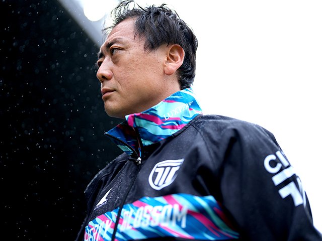 「文句と言い訳はなくそう」マリノスで“現プレミア智将の通訳”から監督へ…“3年連続昇格”J3クラブ躍進の舞台裏を包み隠さず語る（Number Web） - Yahoo!ニュース