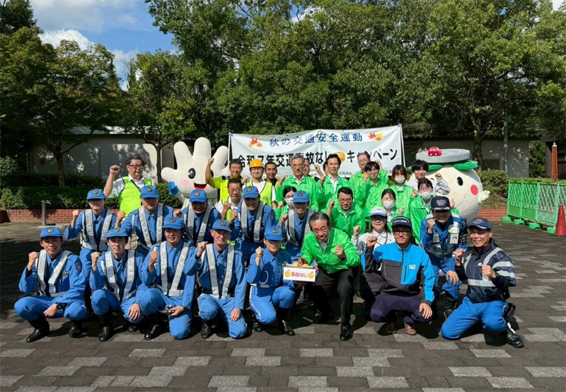 20250929fukutsu02 - 福山通運など／梨配布で「交通事故なし」アピール、広島県福山市と東広島市で開催