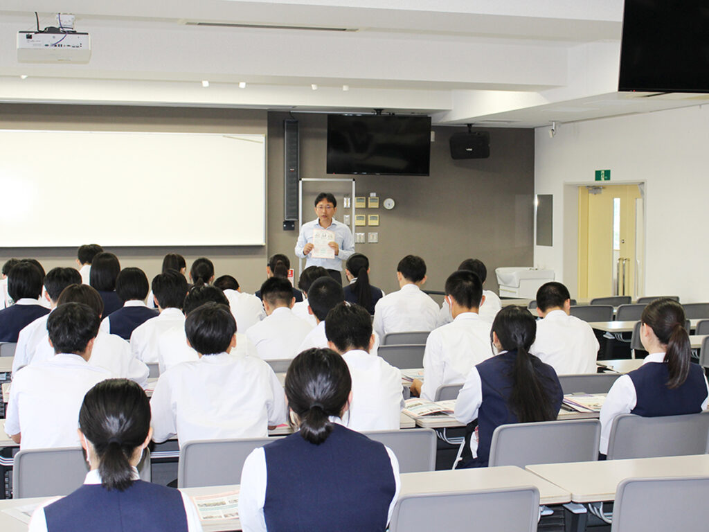 秋田県立秋田能代高等学校が大学を見学しました - 弘前大学