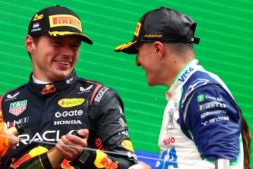 フェルスタッペン、母国表彰台を喜ぶ「ペースに苦しみ、マクラーレンとは戦えず。2位はラッキー」ハジャーへの称賛も – autosport web マックス・フェルスタッペン(レッドブル)とアイザック・ハジャー(レーシングブルズ)