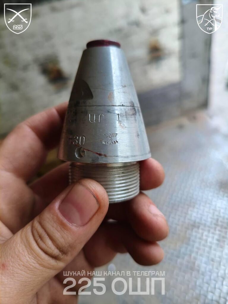 ロシア軍の使用において、第二次世界大戦のドイツの砲。おそらく、1930年代にソ連に供給されたり、第二次世界大戦後に1940年代に栄養を与えた