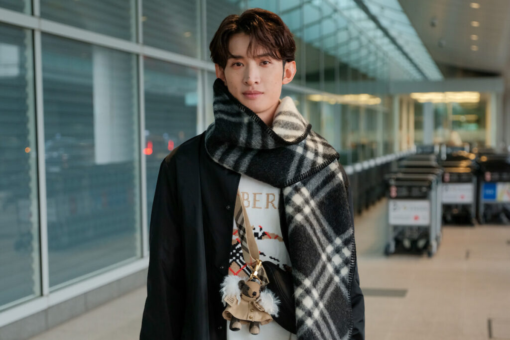 Snow Man向井康⼆の空港ファッションは気品ある英国スタイル。バーバリーのショーのために出発!|Fashion|madameFIGARO.jp(フィガロジャポン) Snow Man向井康⼆の空港ファッションは気品ある英国スタイル。バーバリーのショーのために出発!|Fashion|madameFIGARO.jp(フィガロジャポン)