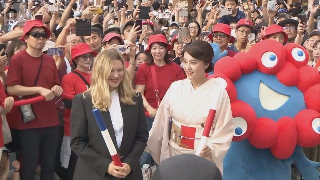 フランスの金メダリストや国際的女優が万博に　ナショナルデー祝う　閉幕まで残り１カ月
