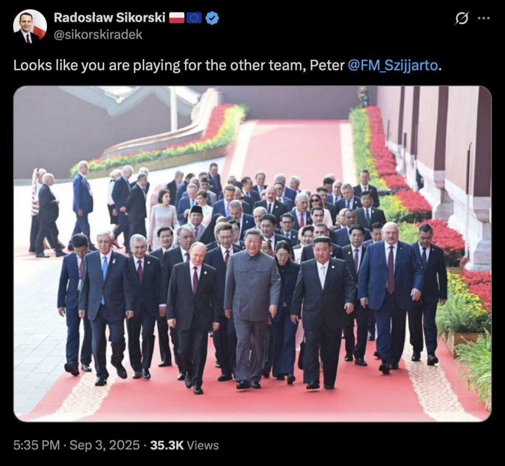 システムの変更としてこの写真が欲しいですか？ Szijjártóと彼のチーム